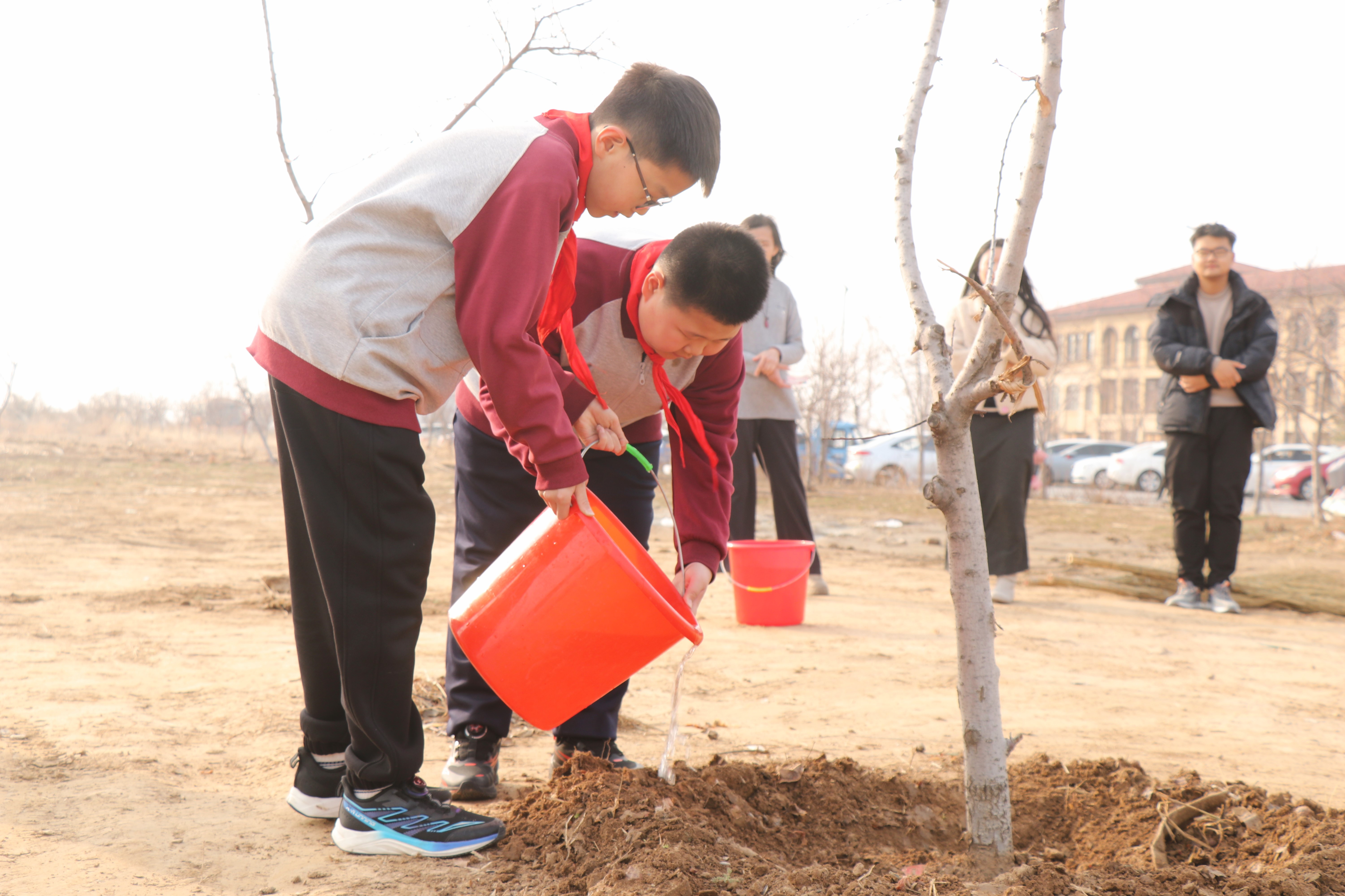 【党团队一体化】 党团队携手育林 植绿绘梦向未来——昌乐北大公学学校植树节主题实践活动