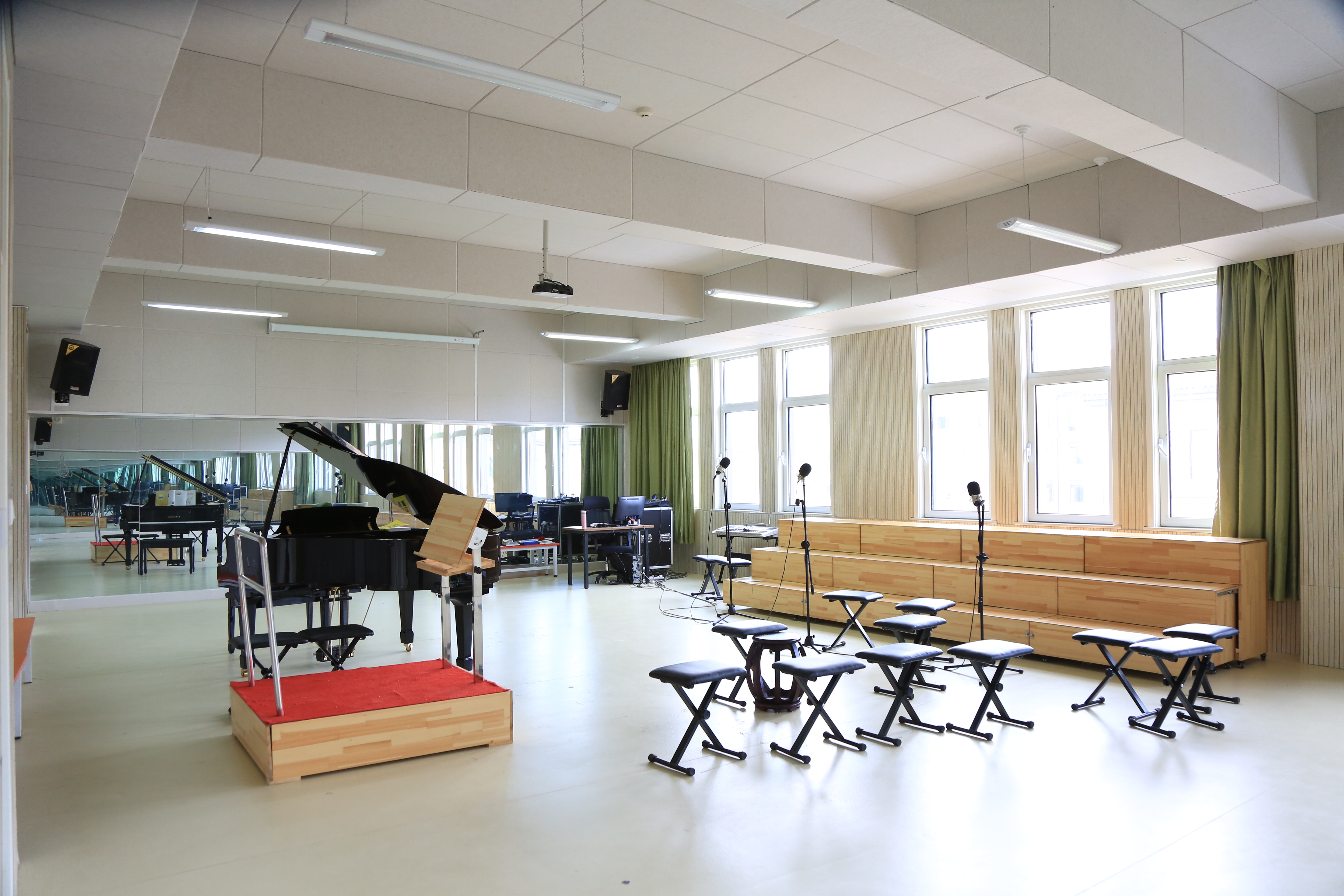 学校音乐教室